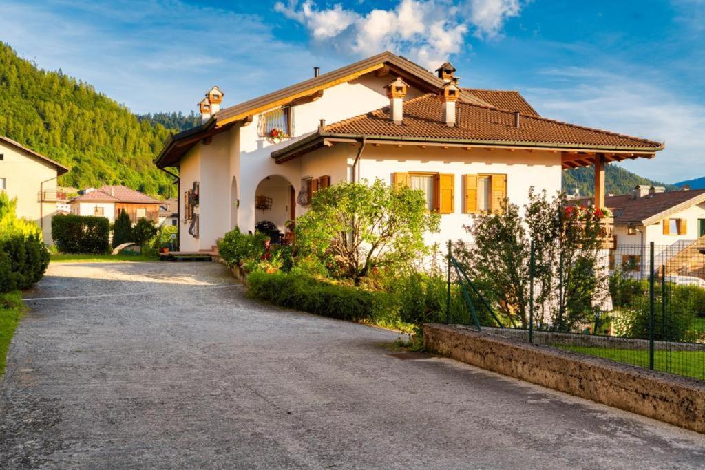 Villa Floris กาสเตลโล เตซิโน ภายนอก รูปภาพ
